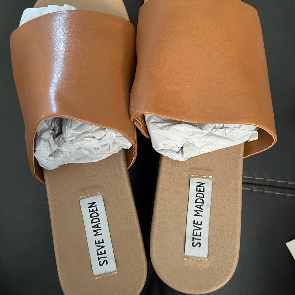 SOLD Brand new never worn Steve Madden slides